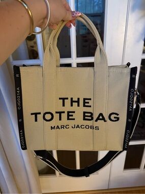 Marc Jacobs The Tote Bag in Beige
